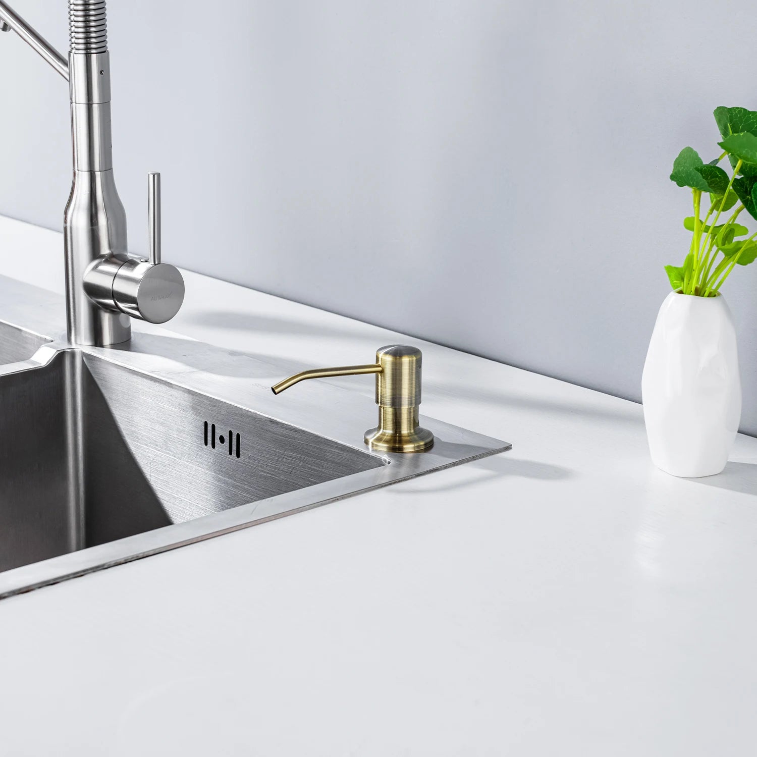 500ml Stainless Steel Detergent Dispensers Kitchen Sink Liquid Dispenser Soap PE Bottle for Bathroom Bronze Soap Dispensers